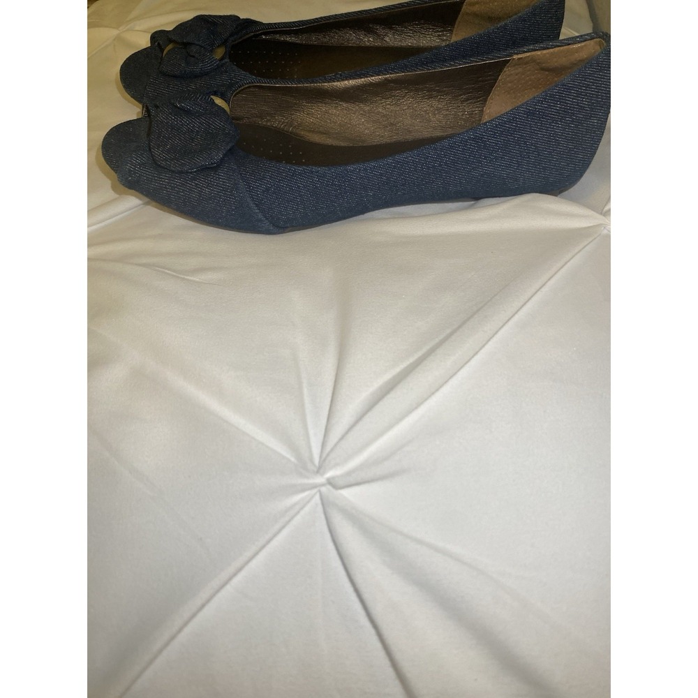 Clarks‎ Artisan Women's 7 Blue Denim Bow Ballet Flats Peep Toe Shoes - Picture 4 of 6